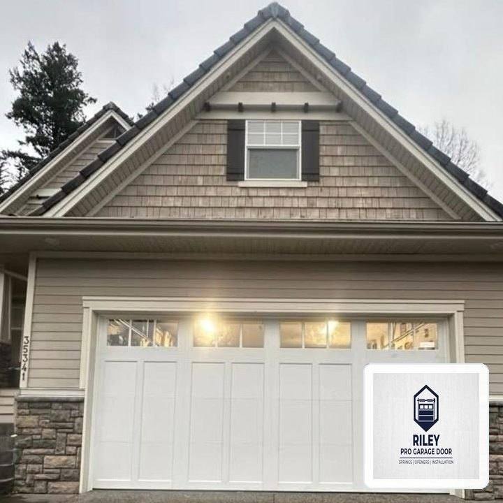 Riley Pro Garage Door Dispatch in Norfolk (Wrentham Area): Heavy-Duty EPDM Perimeter & Bottom Seal Weatherproofing - Norfolk, MA